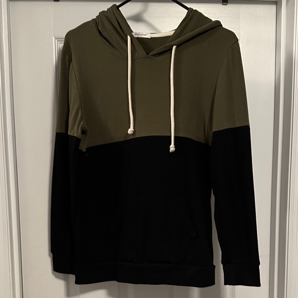 Two-Tone Olive Green and Black Hoodie with Zipper for Nursing. Small